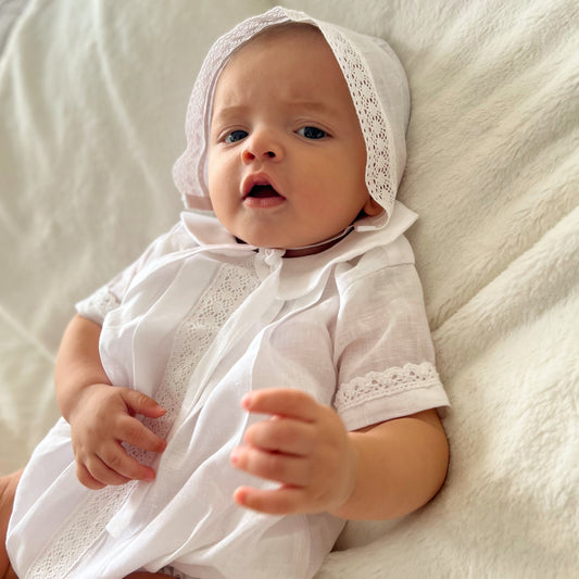 PELELE LUCA EN OLAN CON GORRO